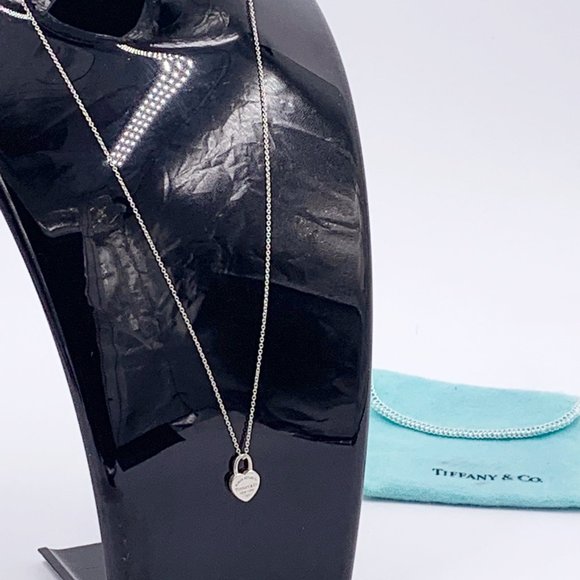 ❗️Sold❗️ Return to Tiffany Heart Lock Necklace - Picture 5 of 13